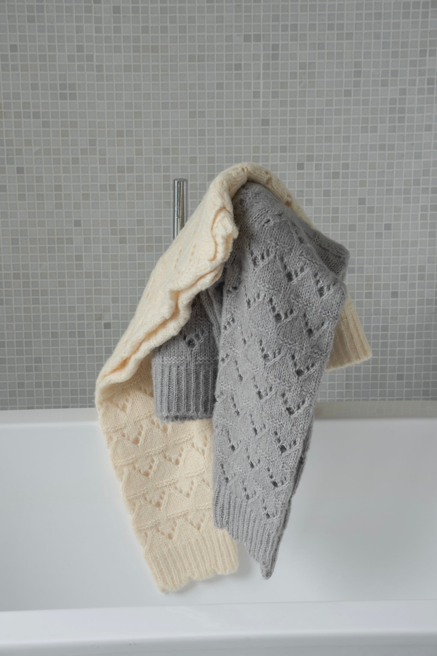 openwork scallop knit pullover