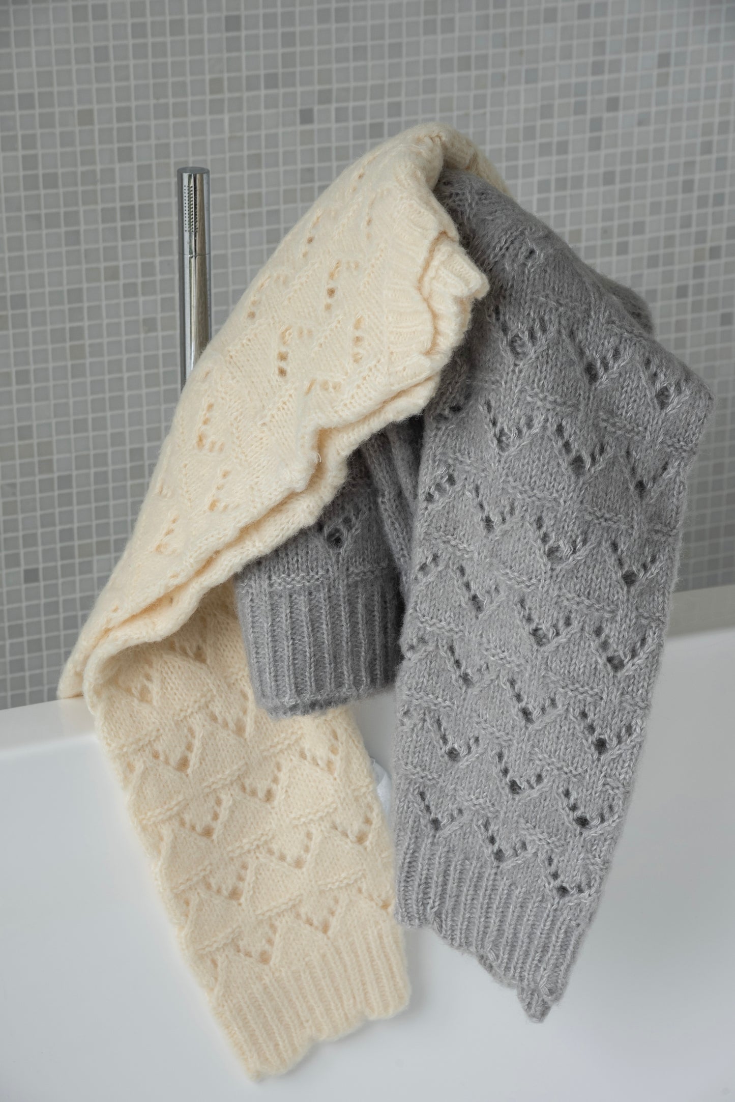 openwork scallop knit pullover