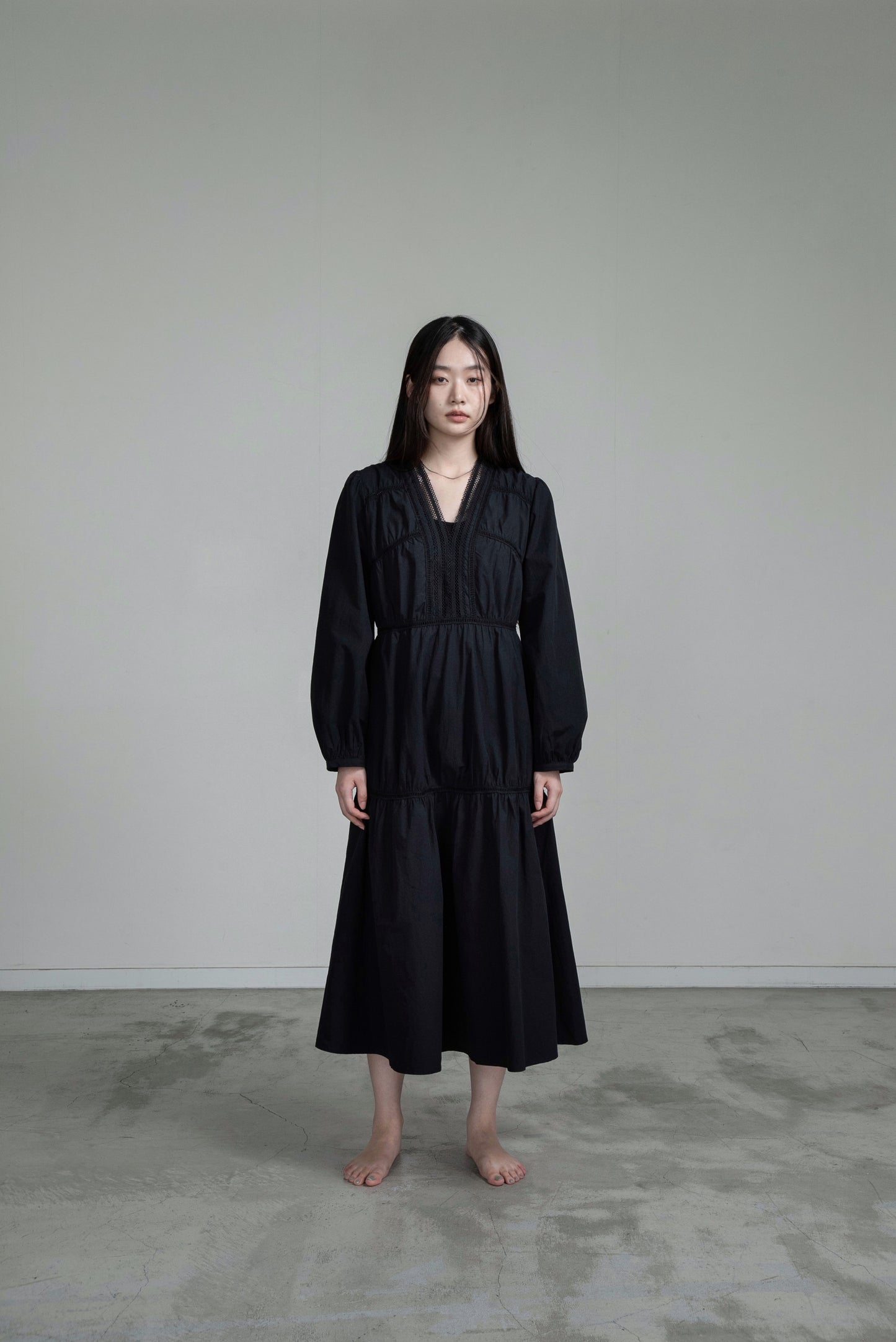 v neck lace tiered dress