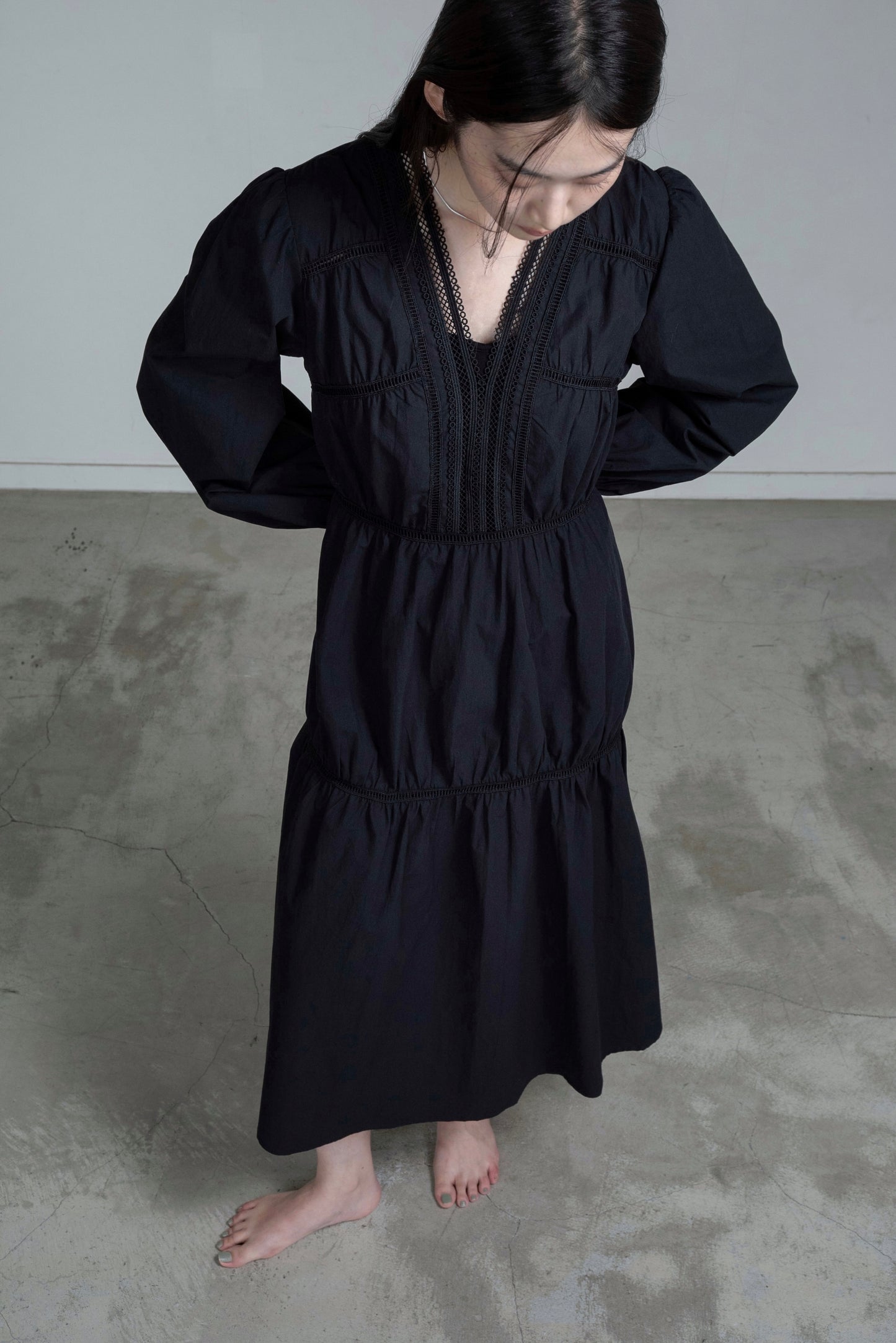 v neck lace tiered dress