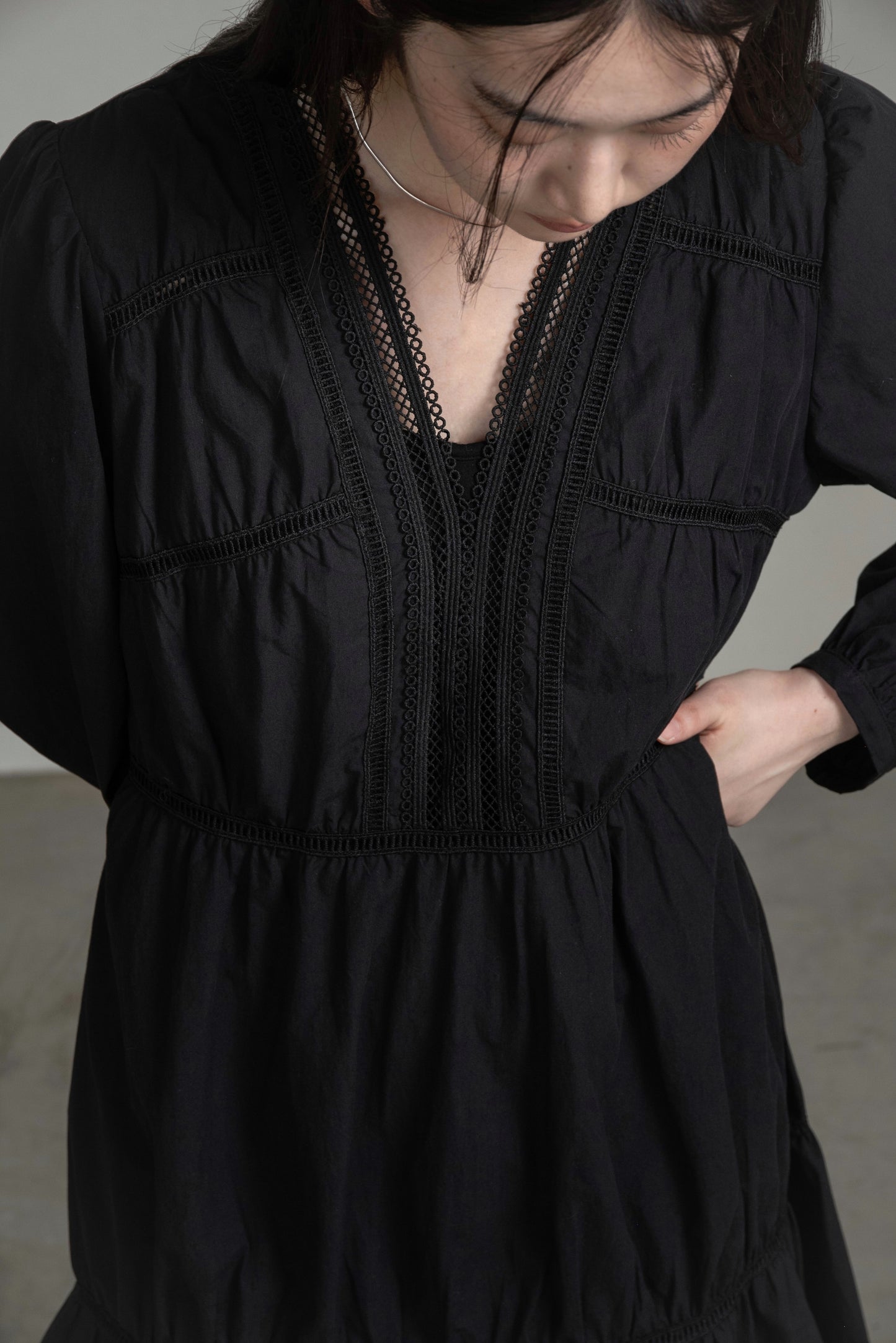 v neck lace tiered dress