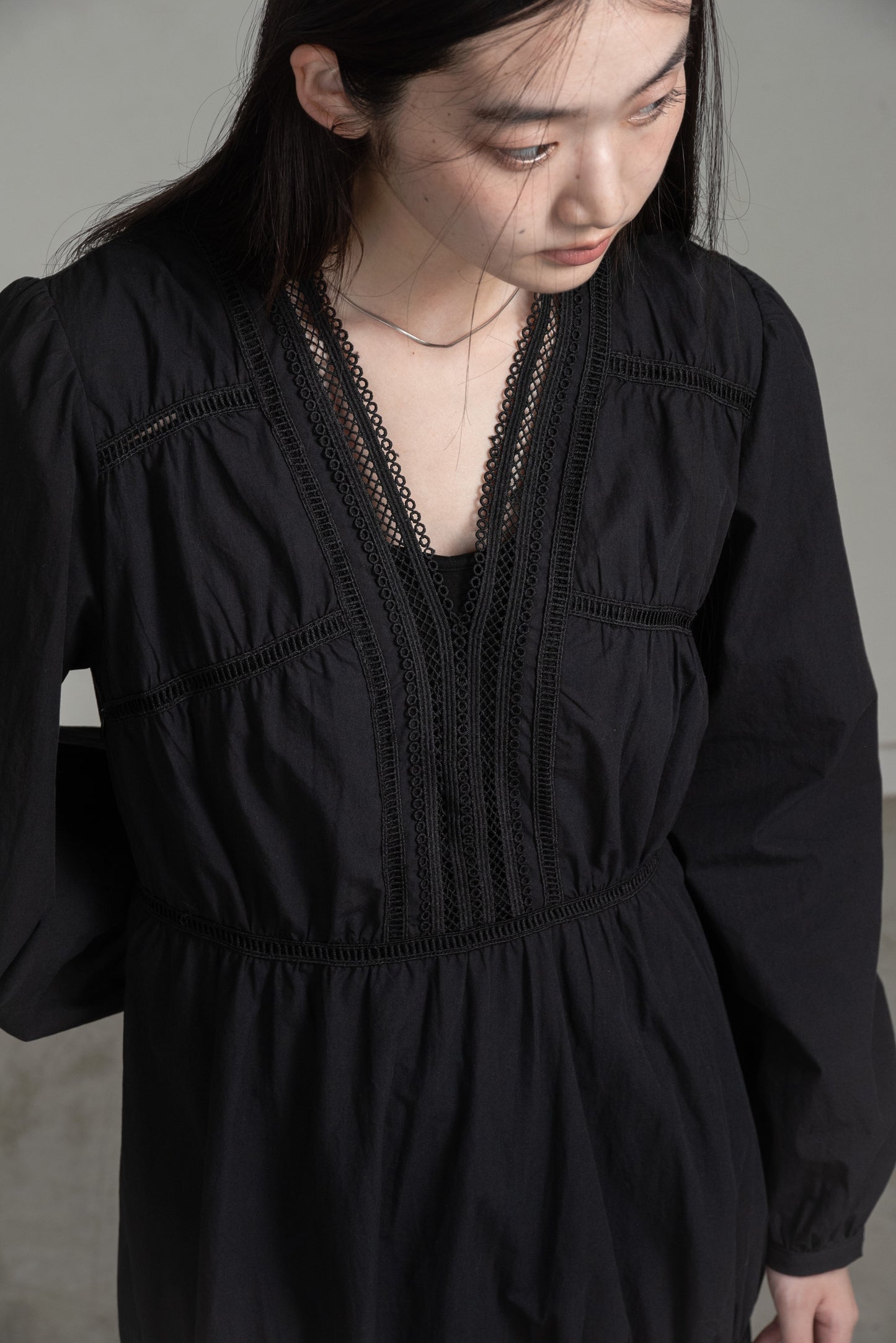 v neck lace tiered dress