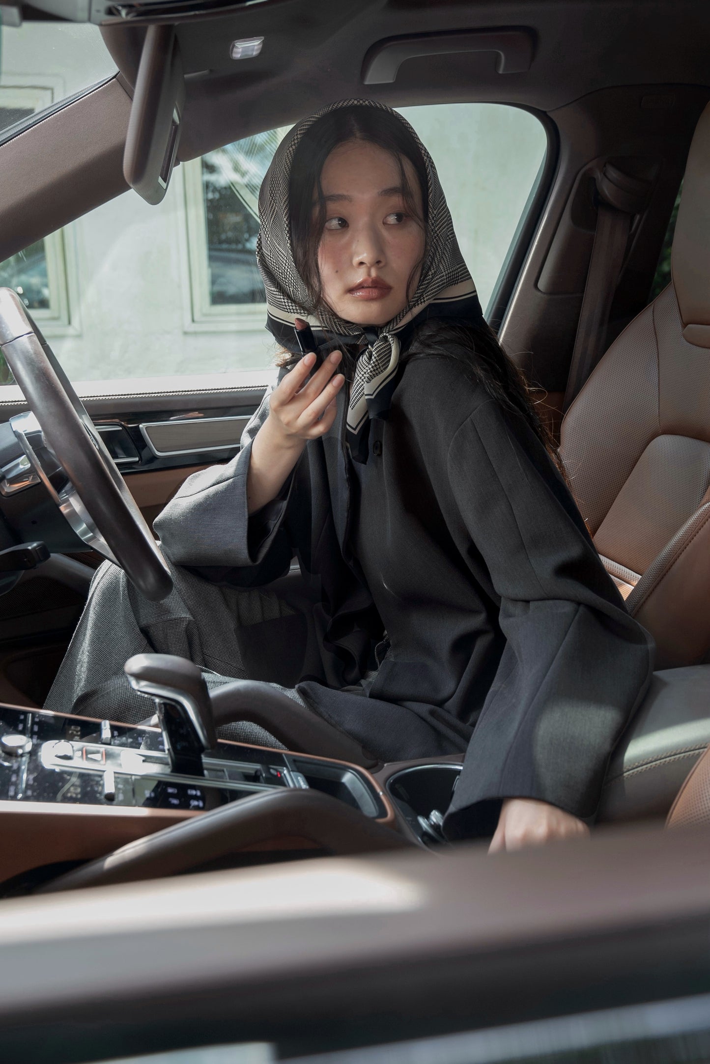 loose silhouette collarless jacket