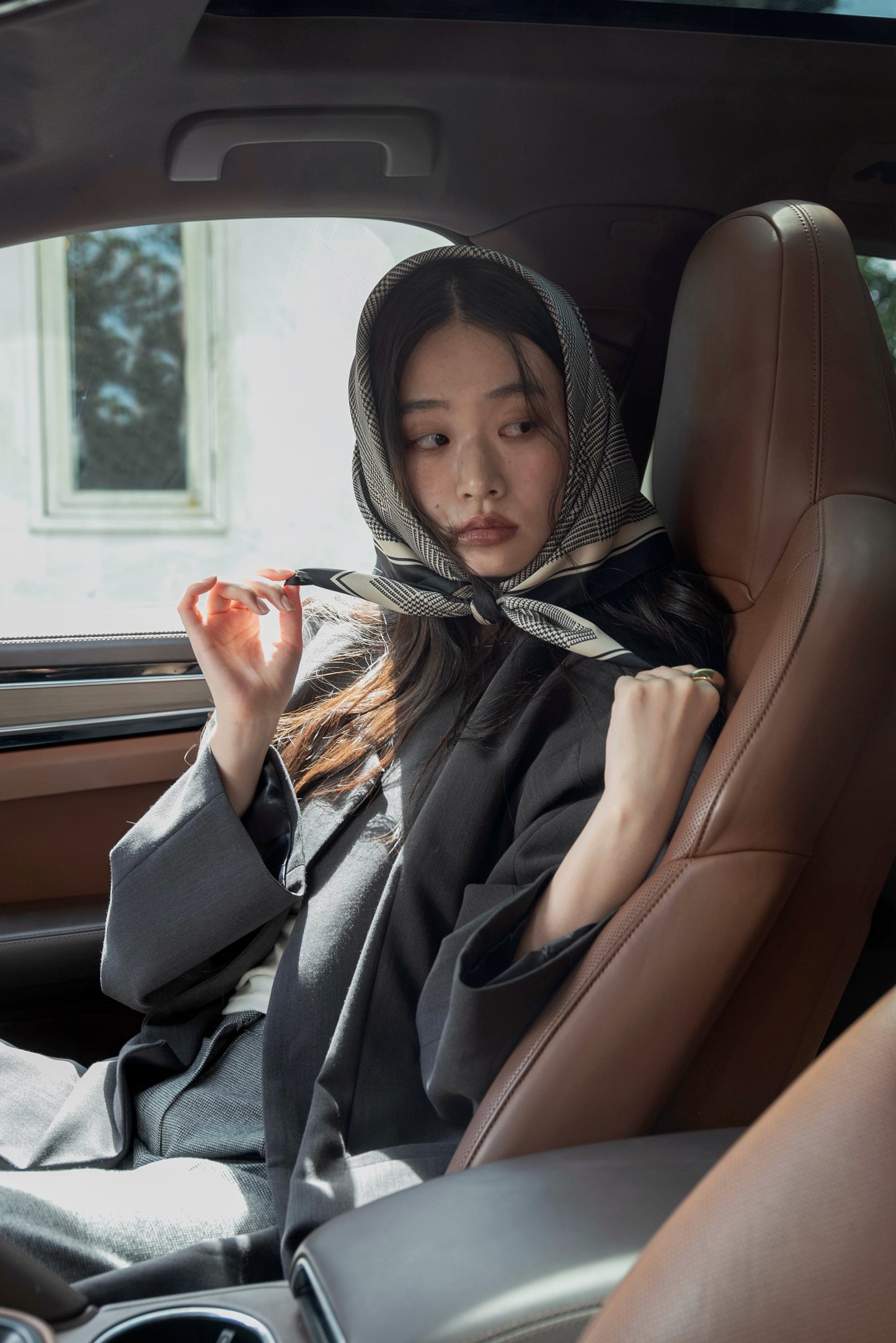 loose silhouette collarless jacket