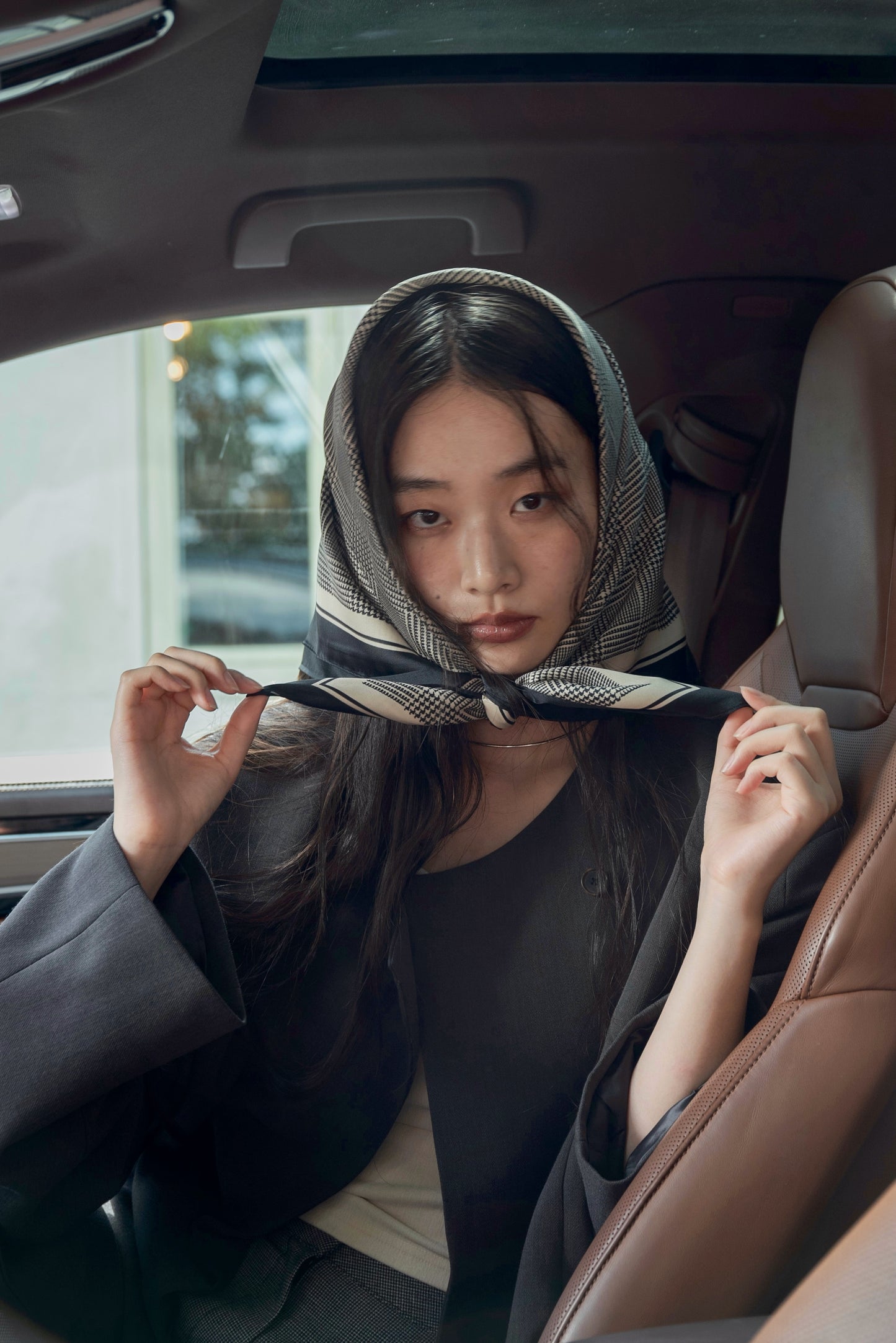 loose silhouette collarless jacket