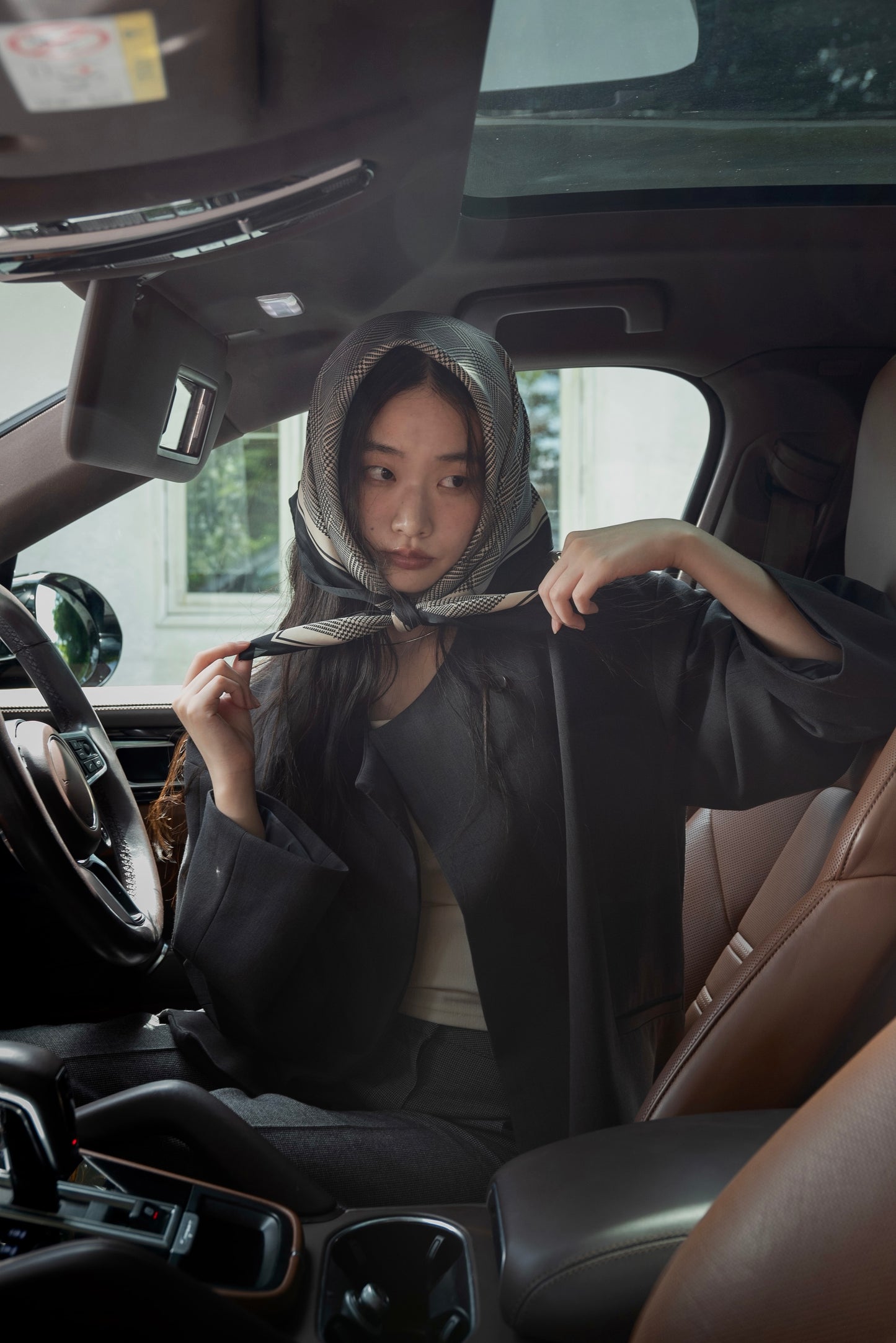 loose silhouette collarless jacket