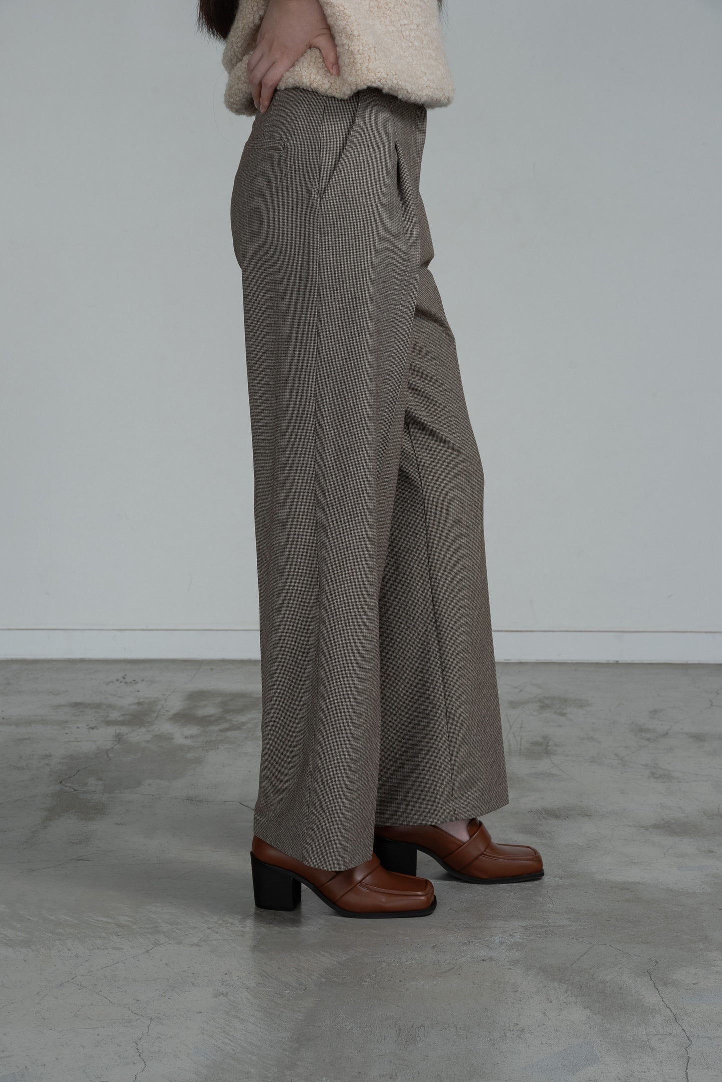 check pattern straight tuck pants