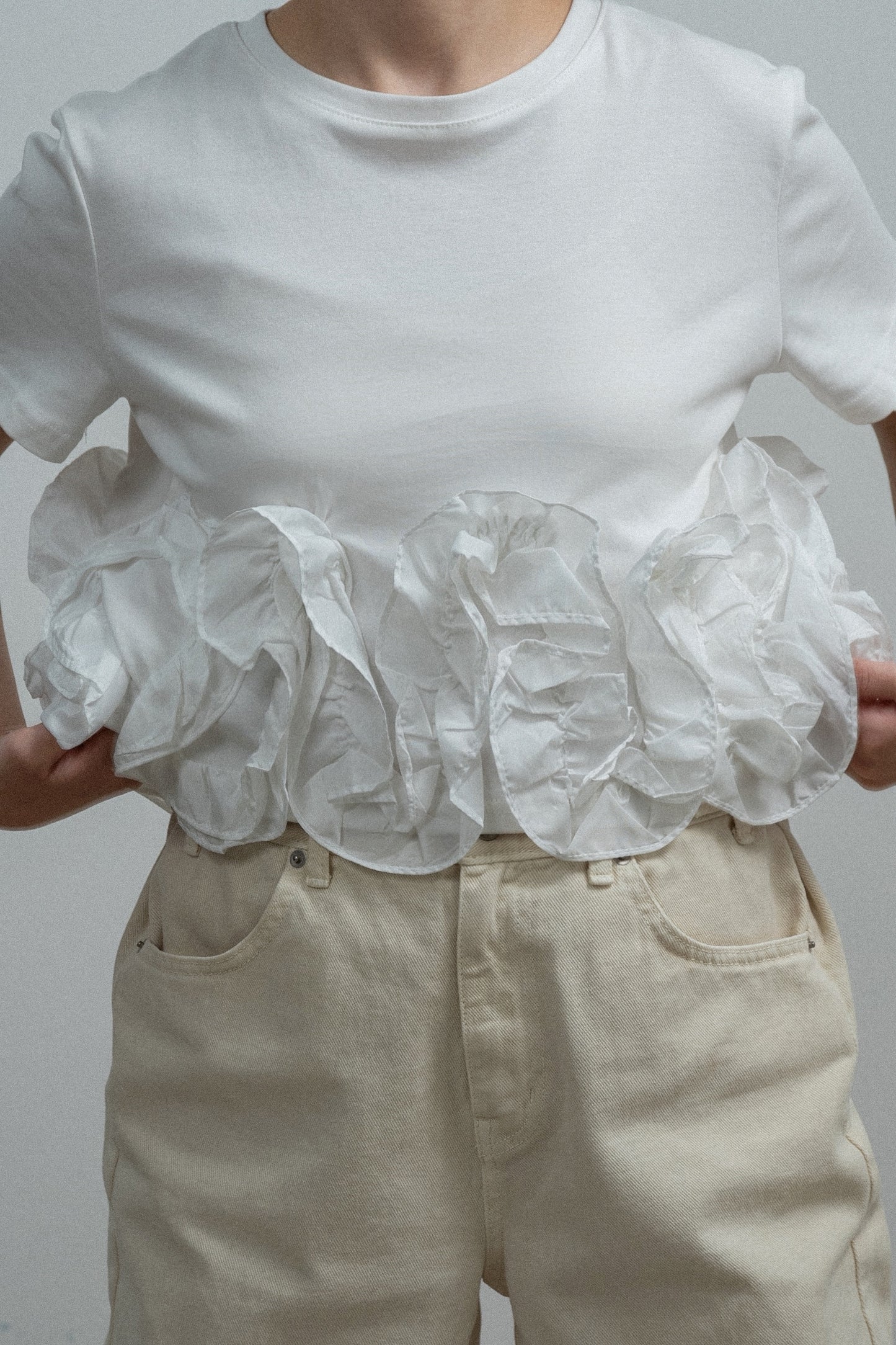 wavy frill round neck t