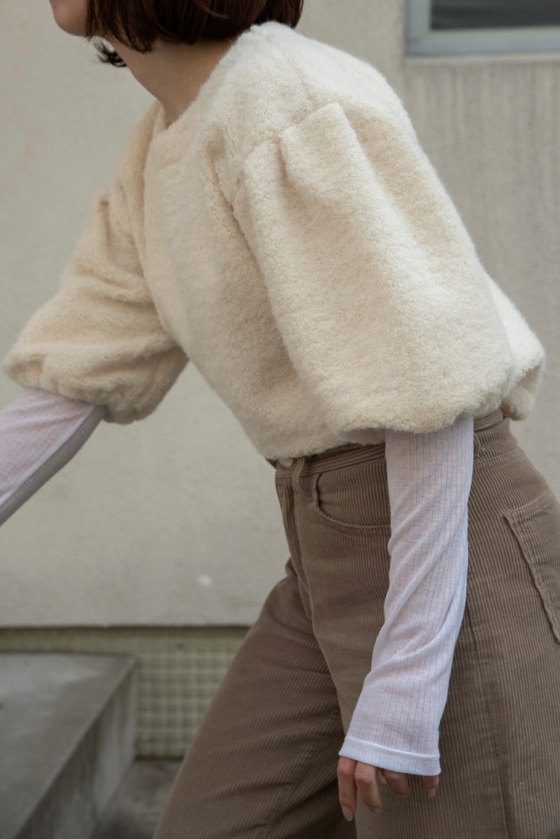 fluffy puff shoulder short tops – eim online（エイム オンライン）