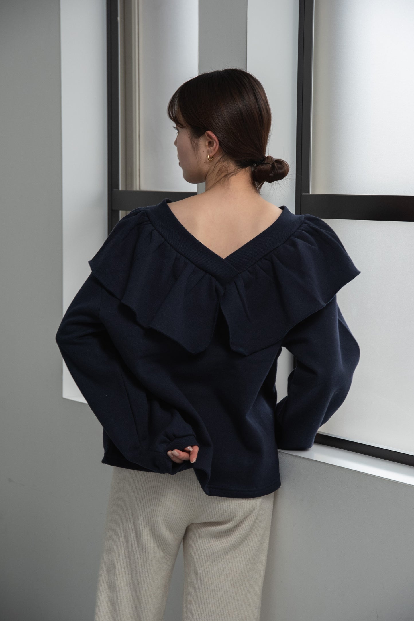 v neck frill sweat tops