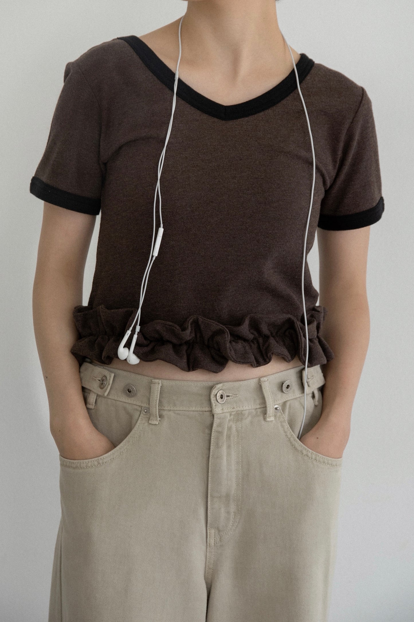 bicolor hem ruffle v tops