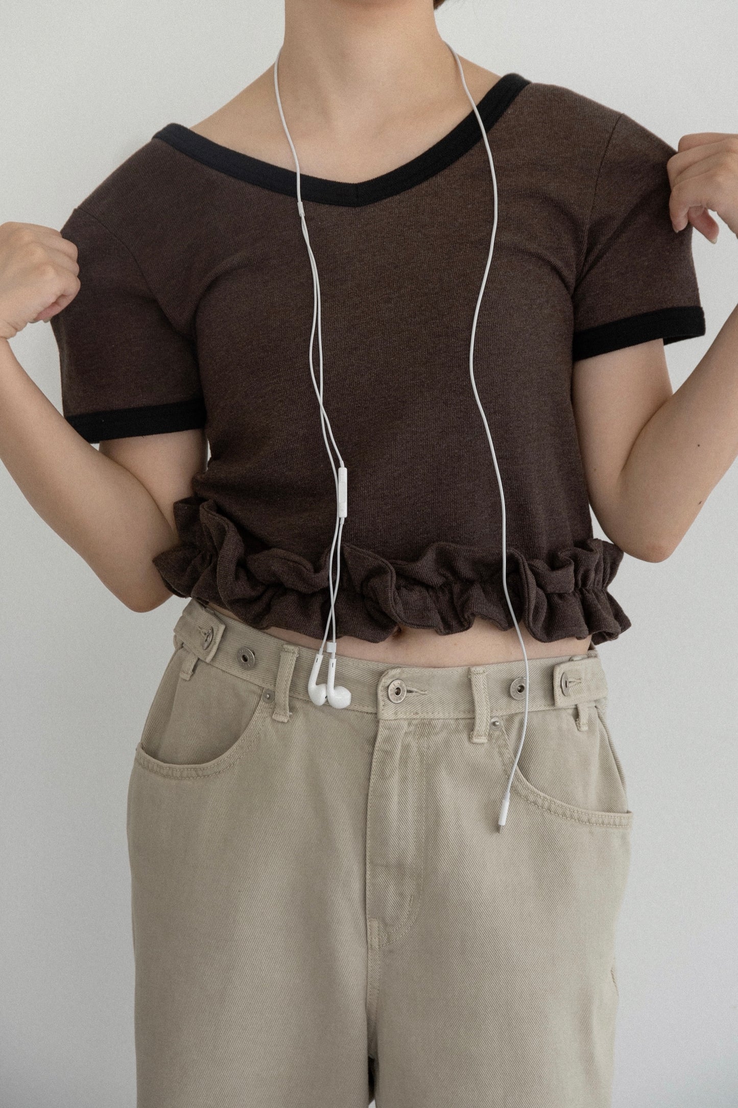 bicolor hem ruffle v tops