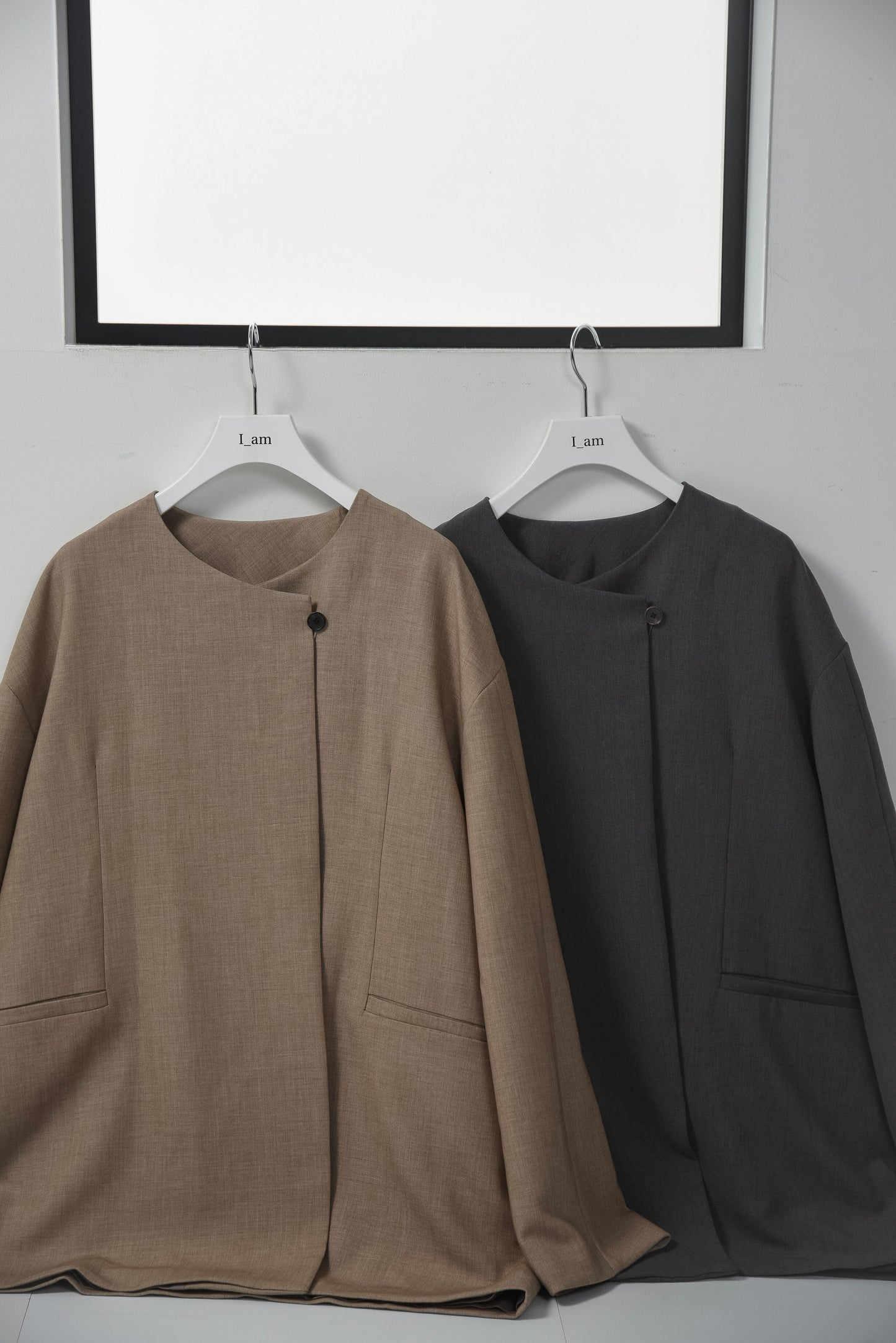 loose silhouette collarless jacket