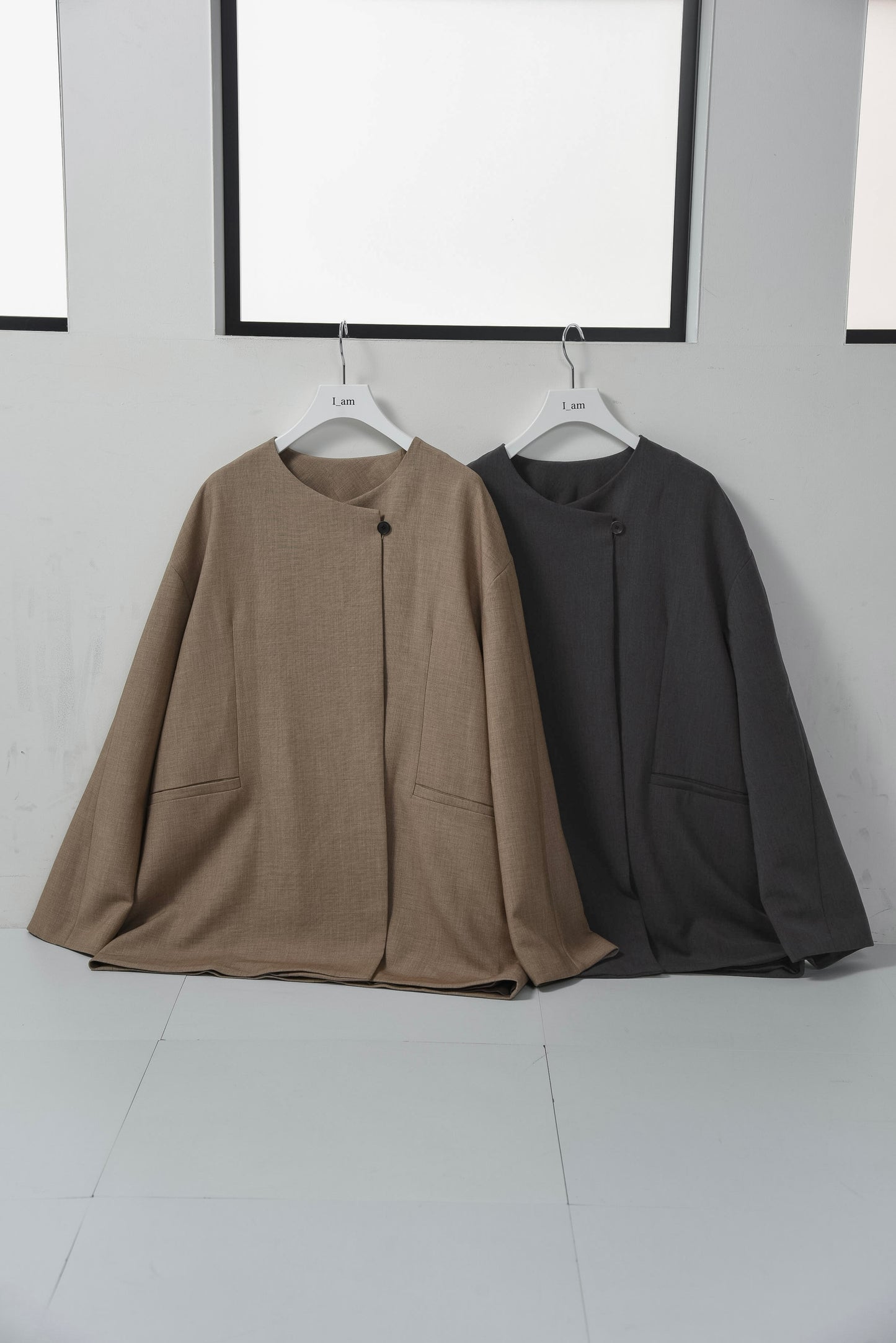 loose silhouette collarless jacket