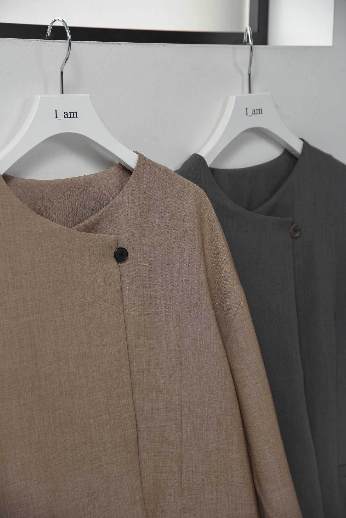 loose silhouette collarless jacket