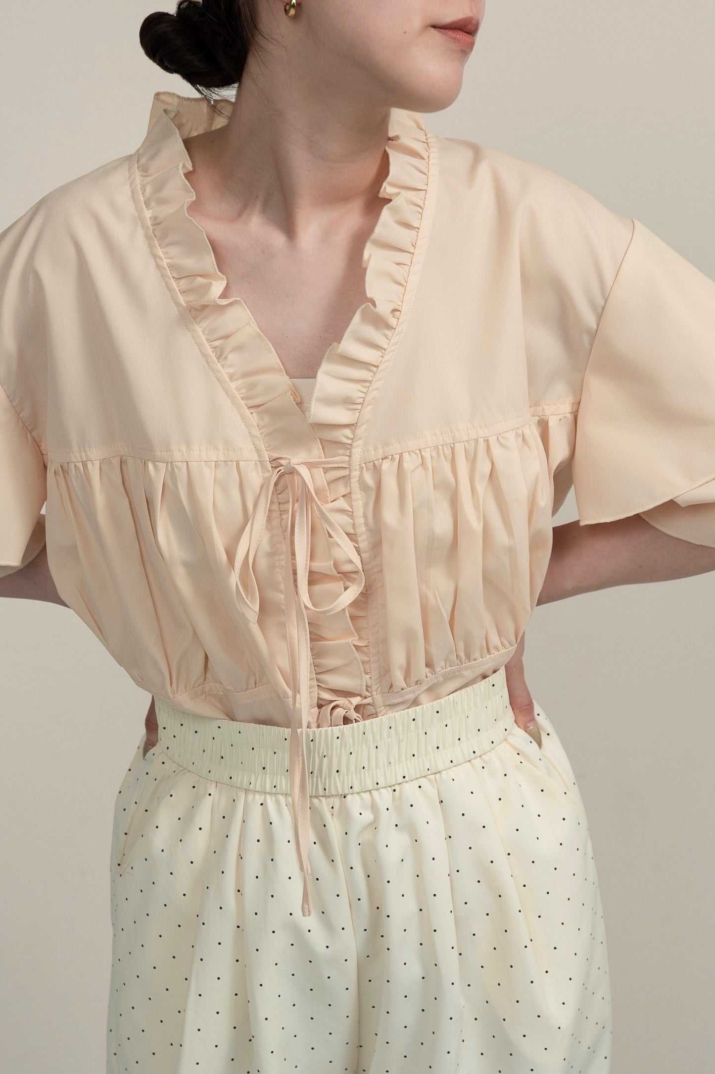 v frill line gather ribbon blouse