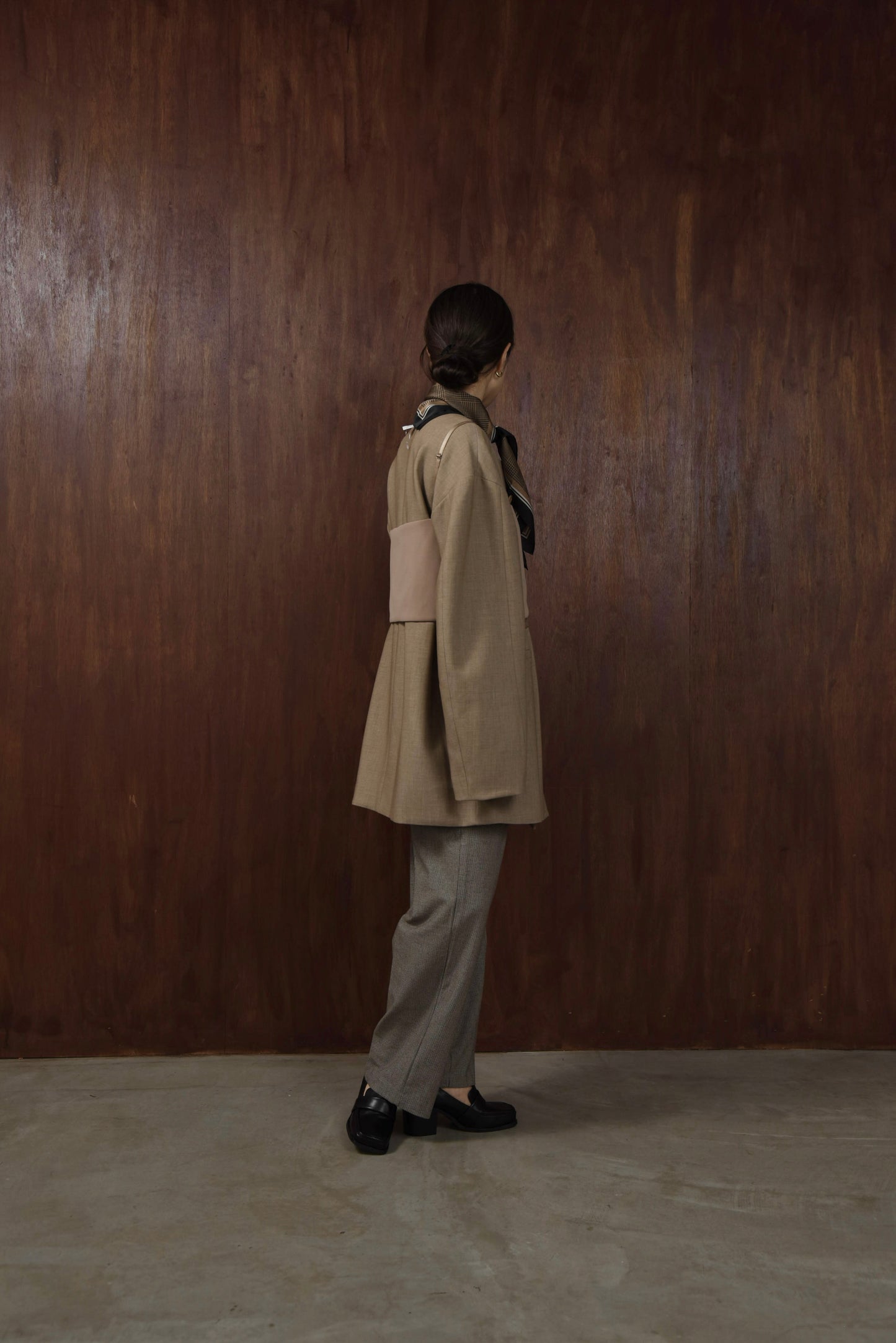 loose silhouette collarless jacket