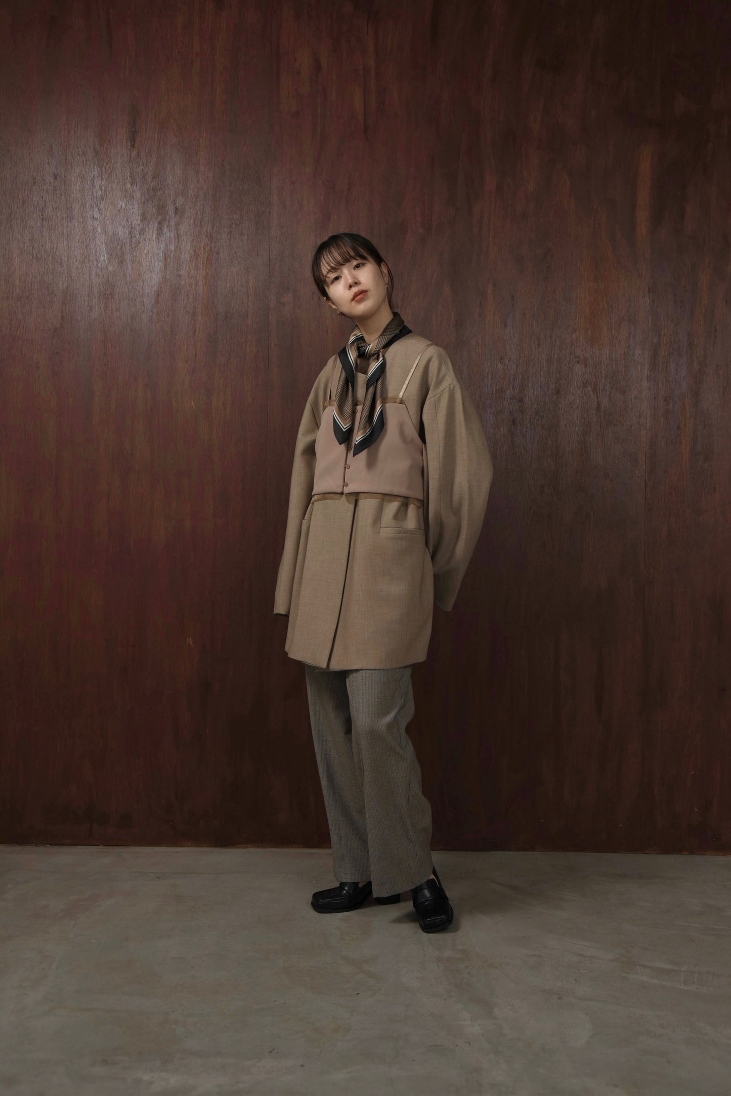 loose silhouette collarless jacket