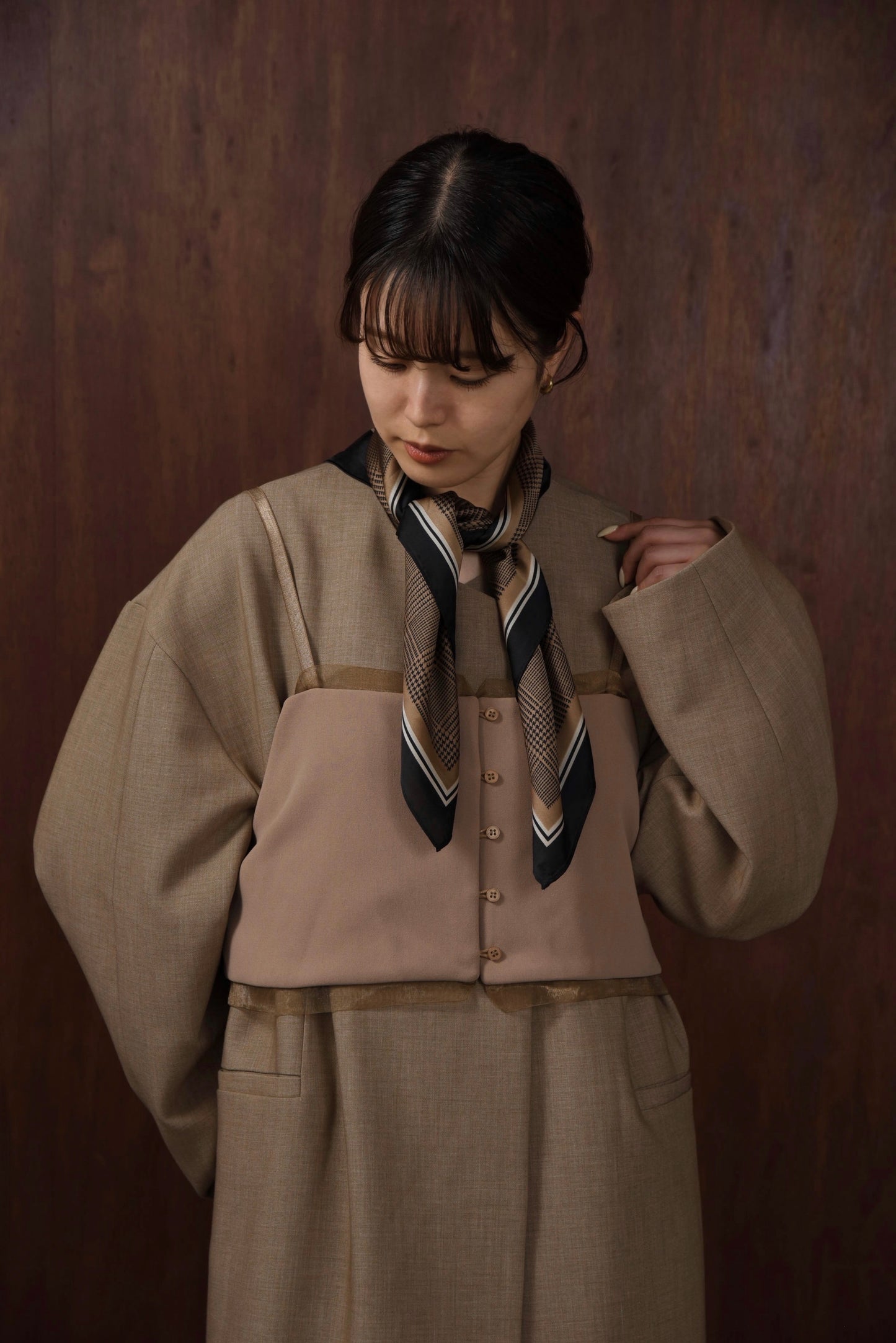 loose silhouette collarless jacket