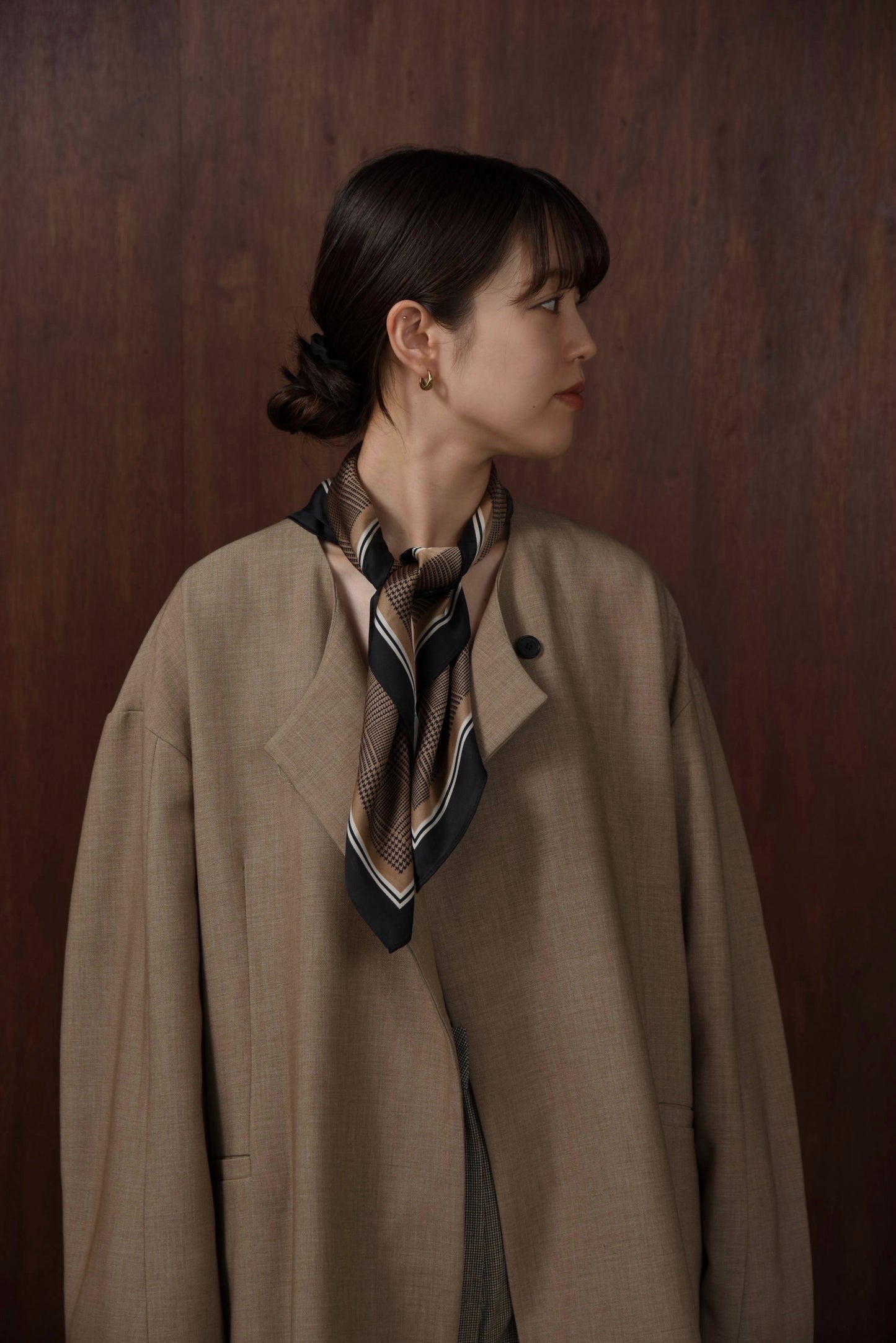 loose silhouette collarless jacket