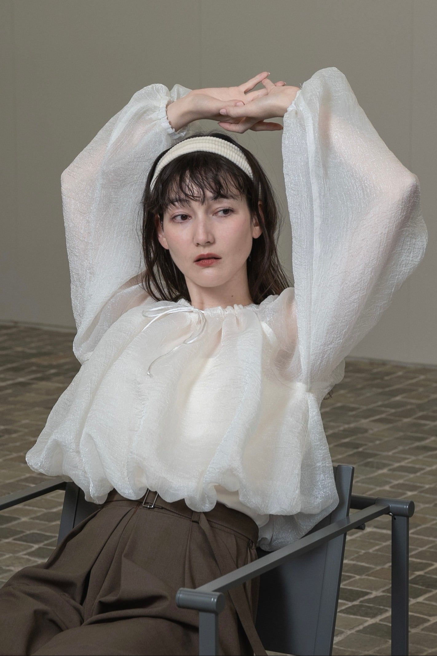 hem balloon volume sheer blouse