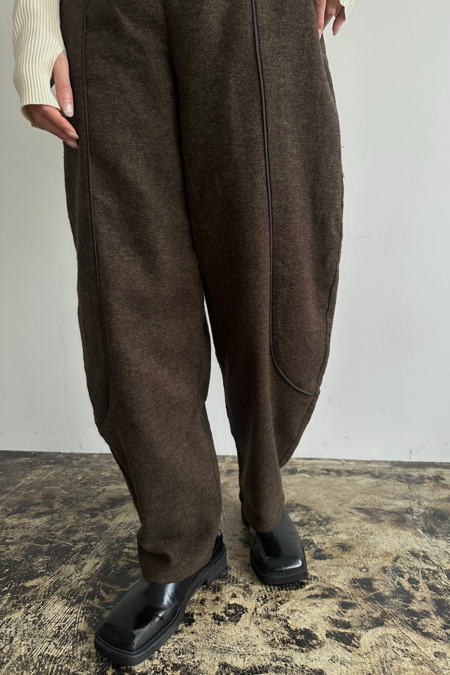 wool like mix curve pants