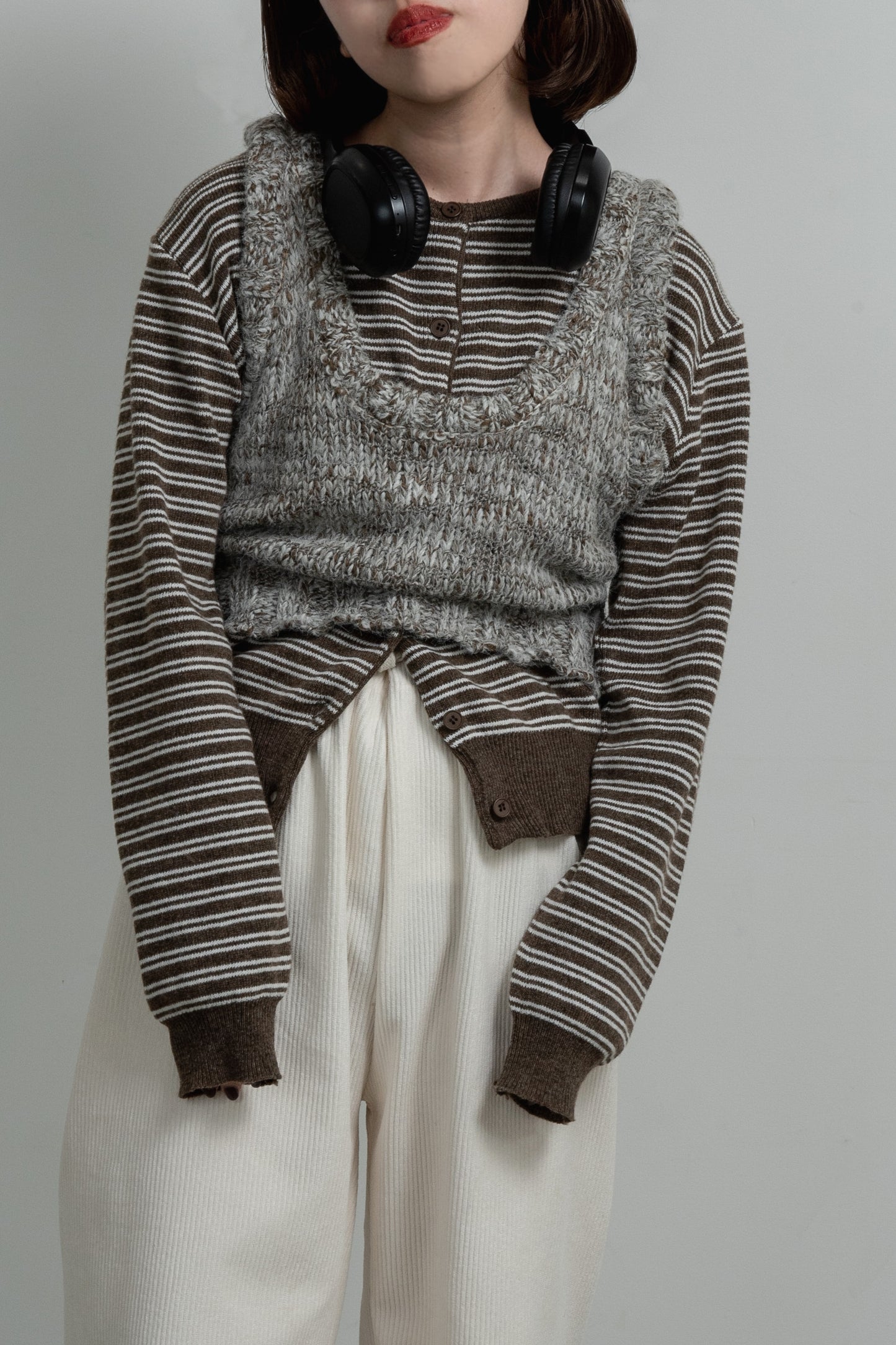mix uneck knit vest
