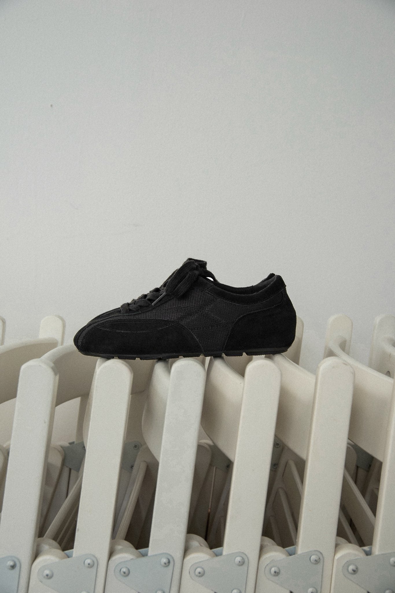 thin sole mixed material sneaker
