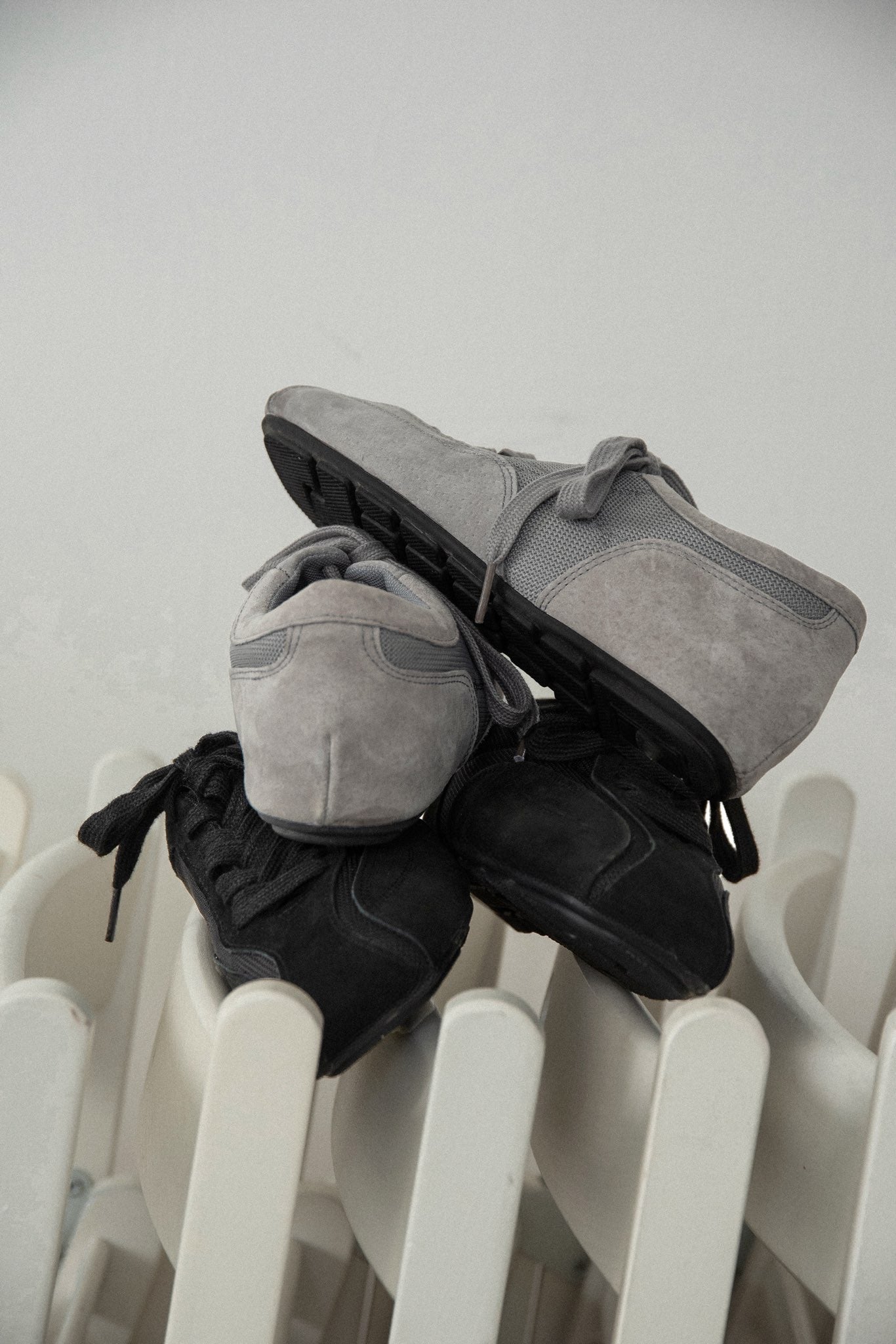 thin sole mixed material sneaker