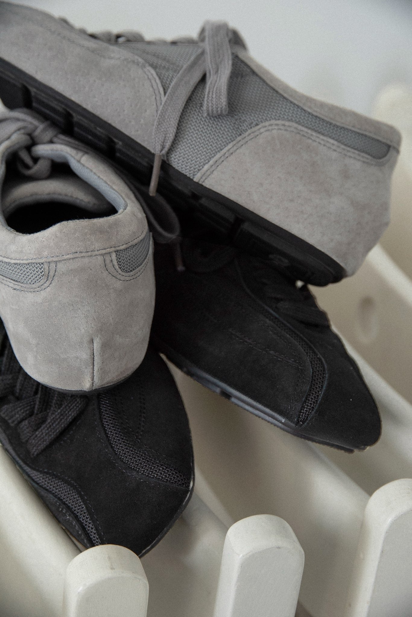 thin sole mixed material sneaker