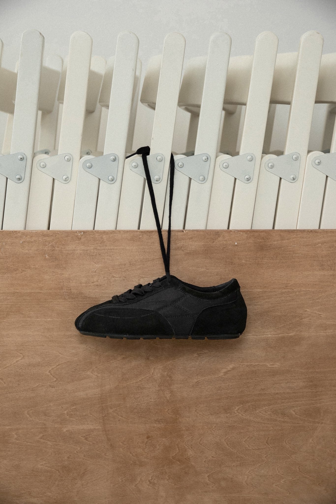 thin sole mixed material sneaker