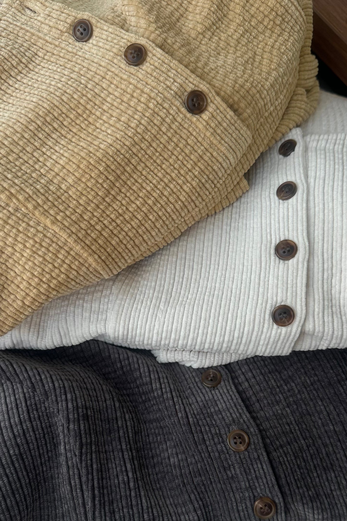 uneck balloon corduroy tops