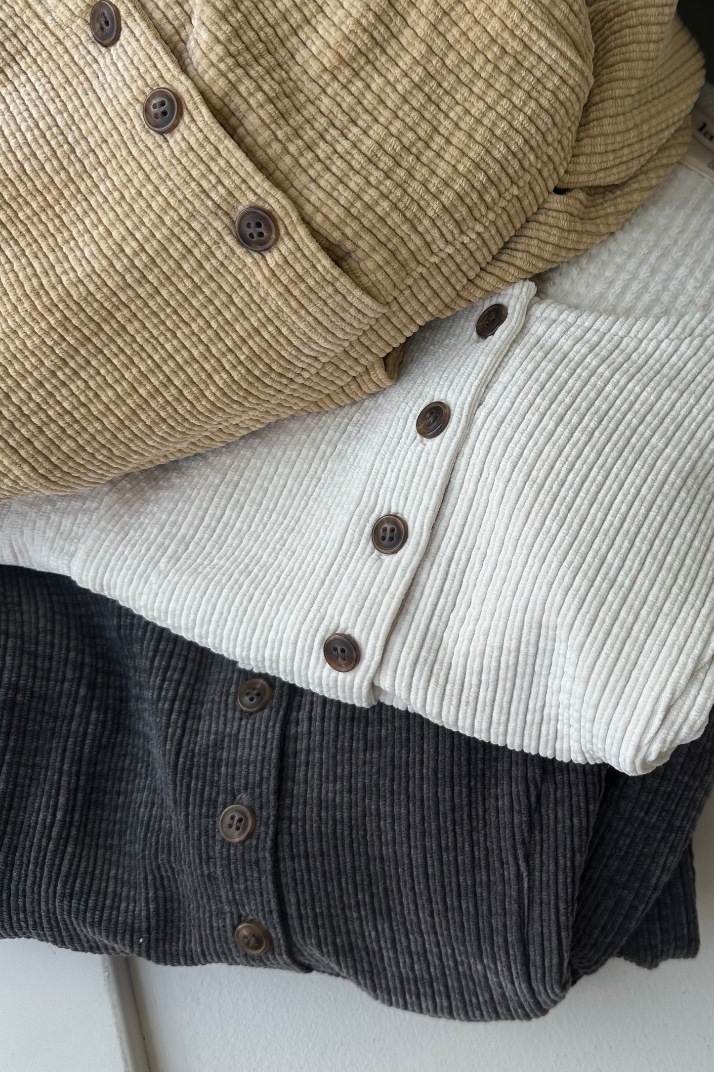 uneck balloon corduroy tops