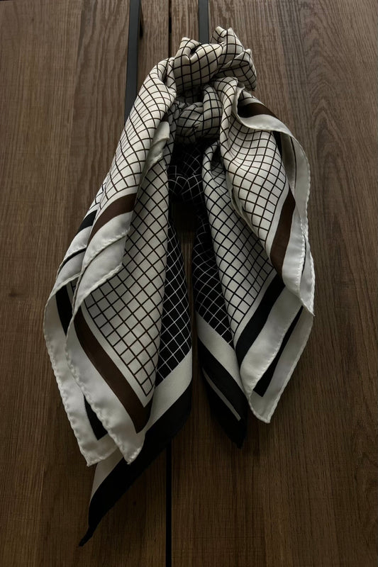 square pattern accent line scarf