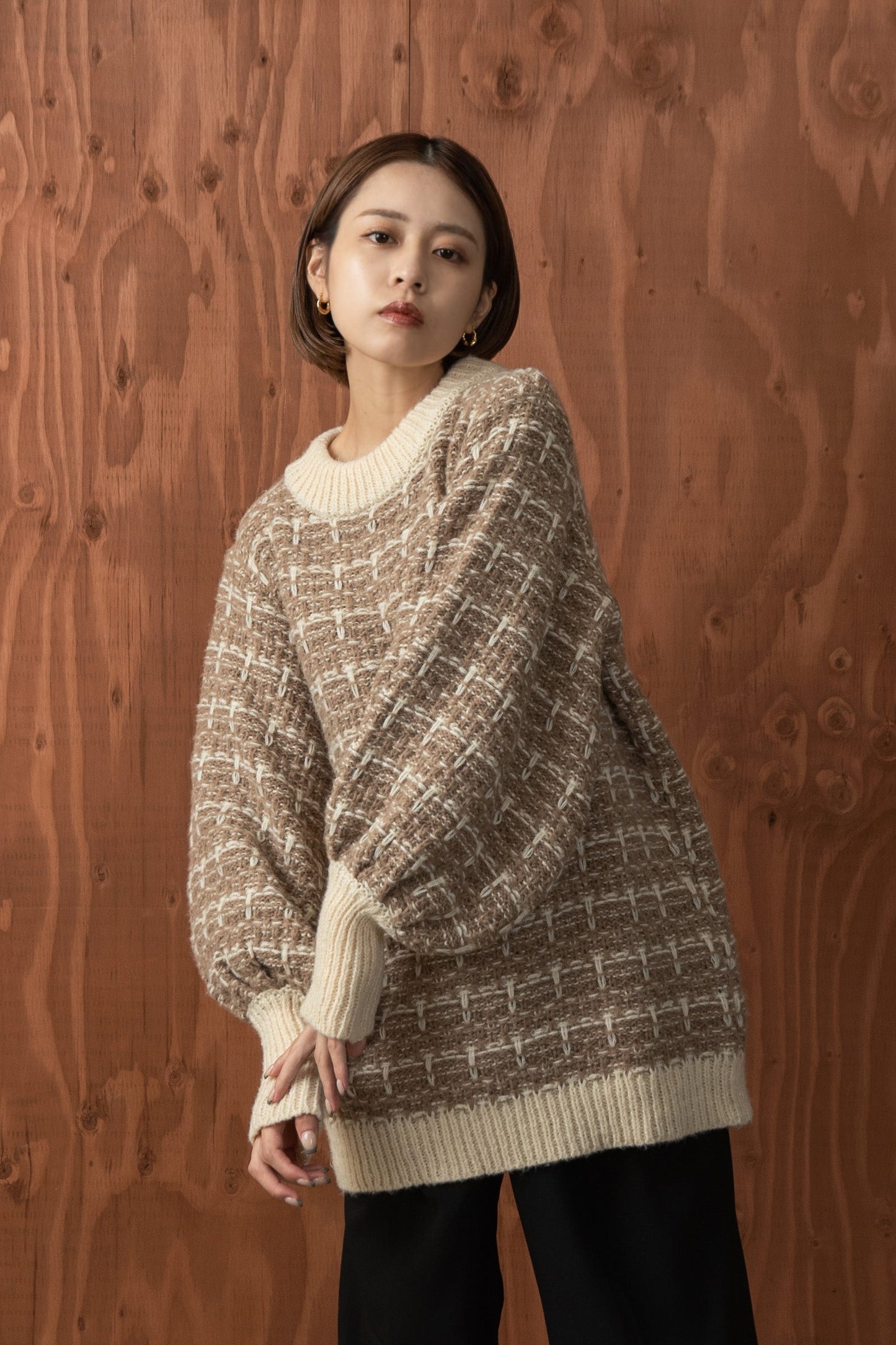 mix checked sleeve knit