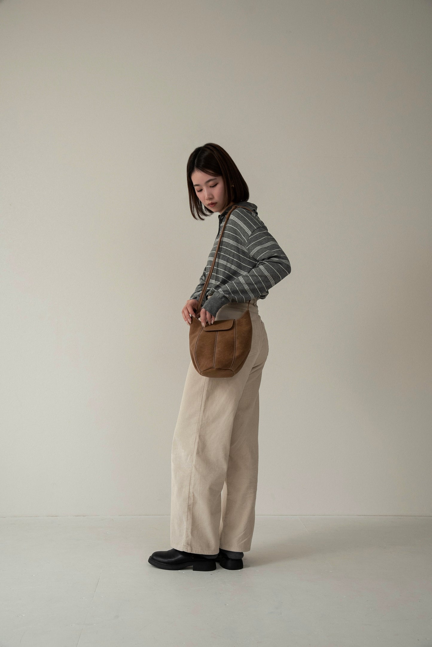 2way round form flap bag