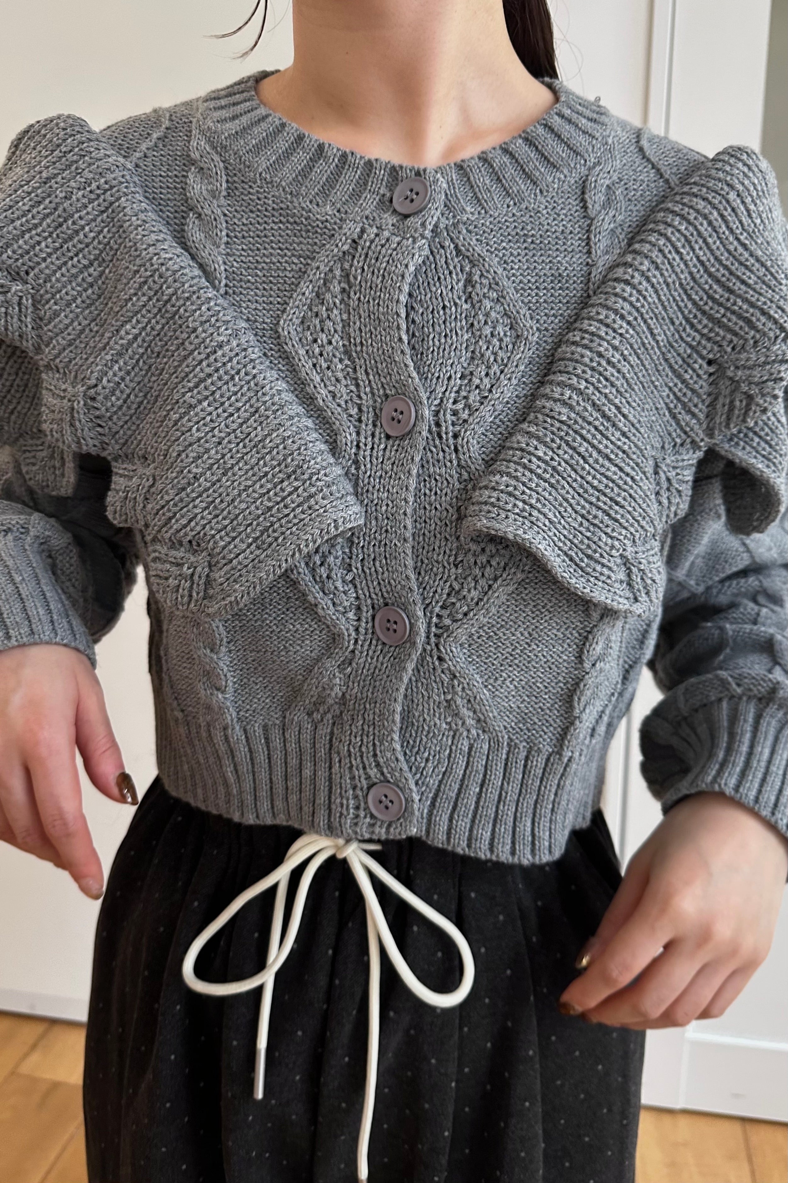 lawgy cable frill short button knit
