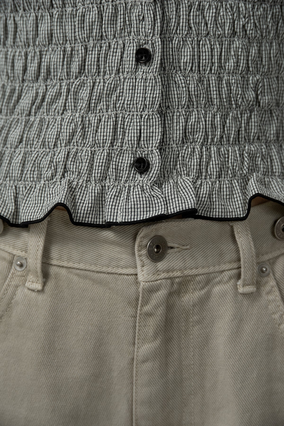 button point v neck shirring blouse