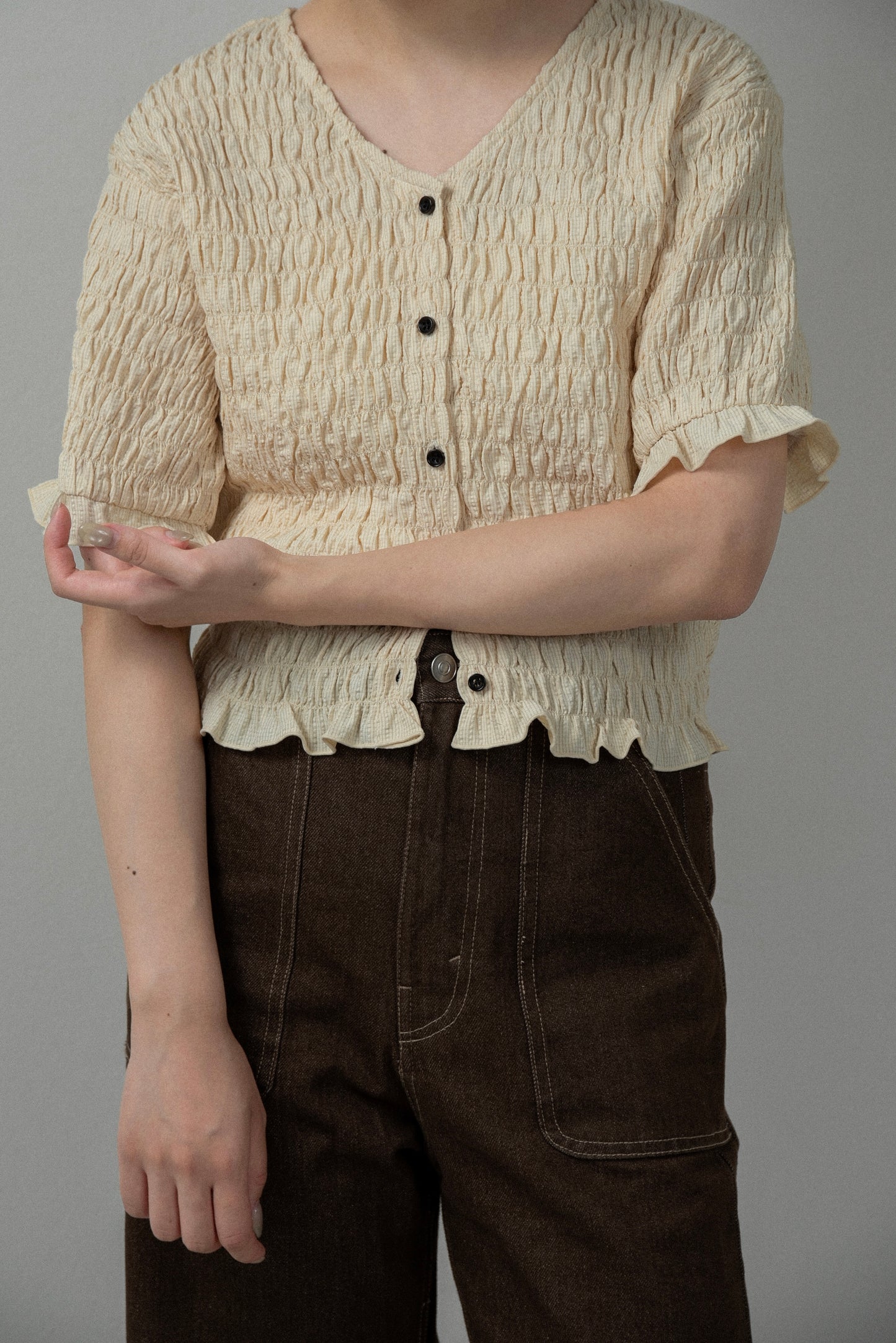 button point v neck shirring blouse