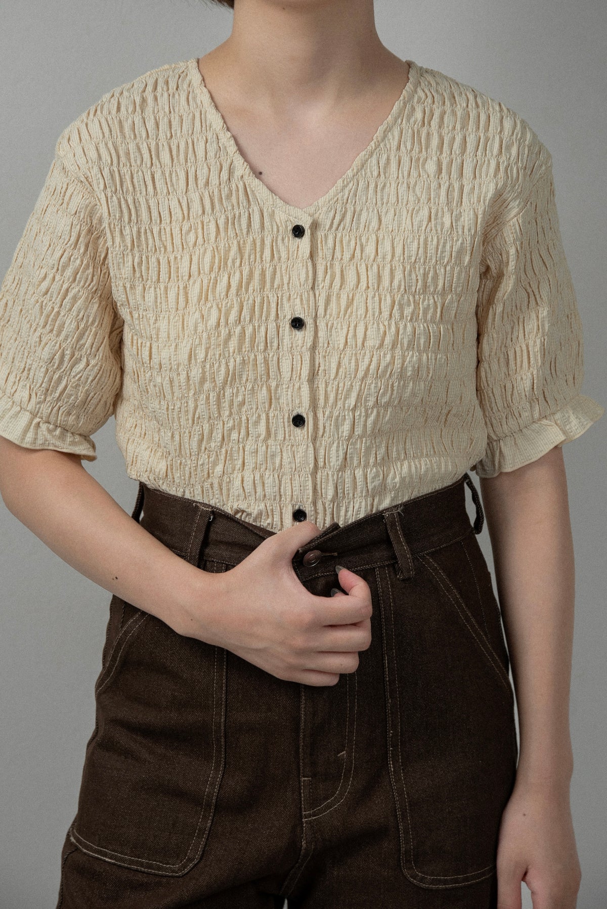 button point v neck shirring blouse