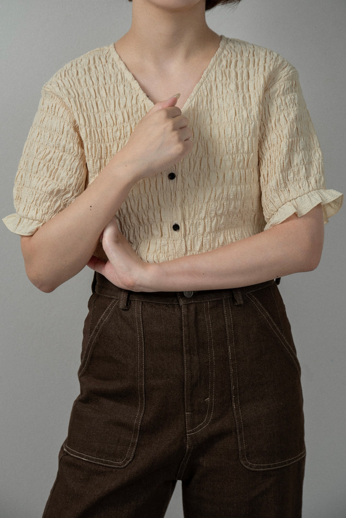 button point v neck shirring blouse