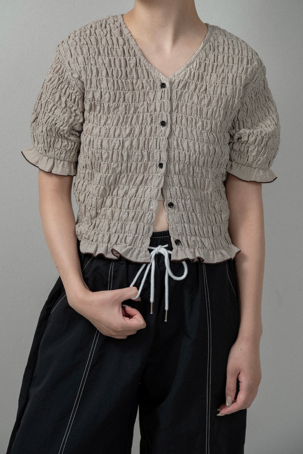 button point v neck shirring blouse