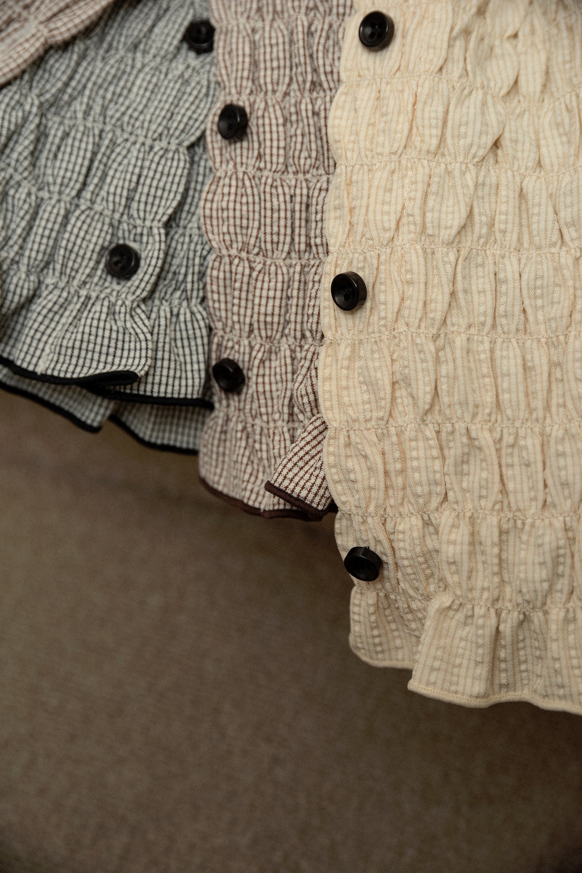 button point v neck shirring blouse
